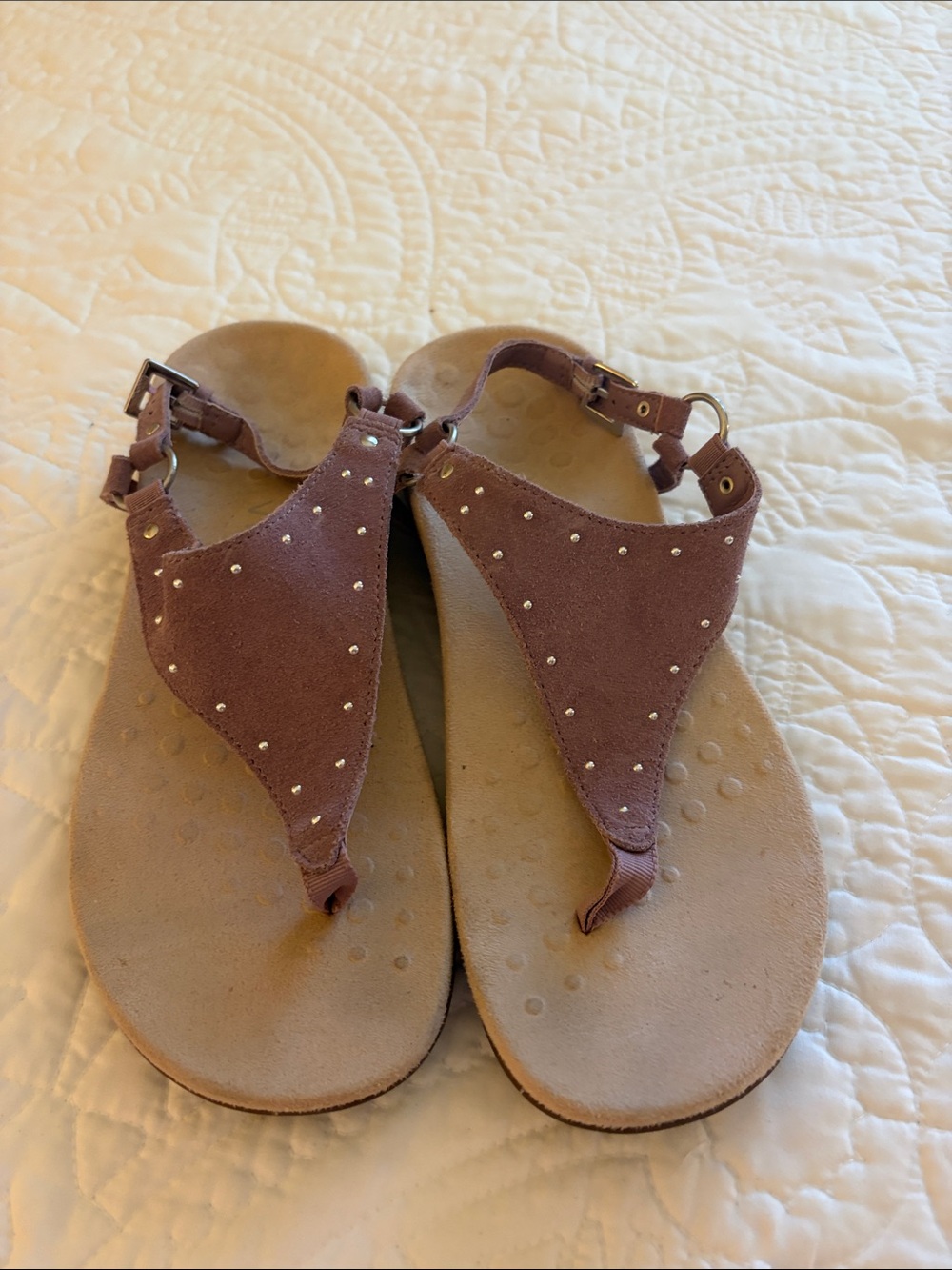 Vionic Mauve Suede T-Strap Sandals with Silver Studs